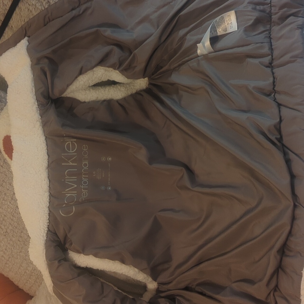 Brand new Calvin Cline Puffer Vest - Picture 7 of 11